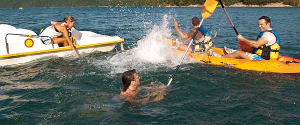 baignade avec pedalo aix les bains